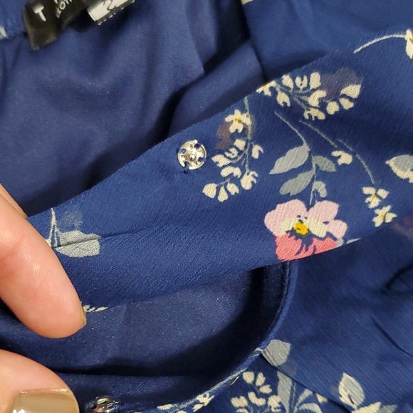 Navy Blue Floral Romper - Picture 4 of 5